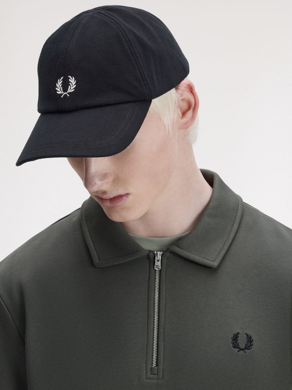 FRED PERRY Cappello Uomo FP PIQUE CLASSIC CAP FP-HW2295 843 BLACK/SNOWWHITE