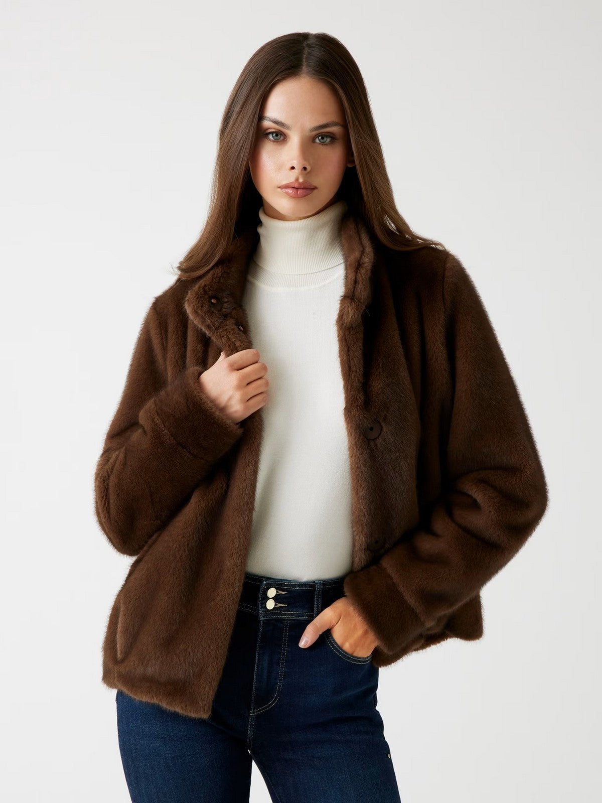 GUESS Giubbino Donna LUNA FAUX FUR JACKET W5BL64 W3920 F18S COLD BREW MULTI gioboutiqueweb