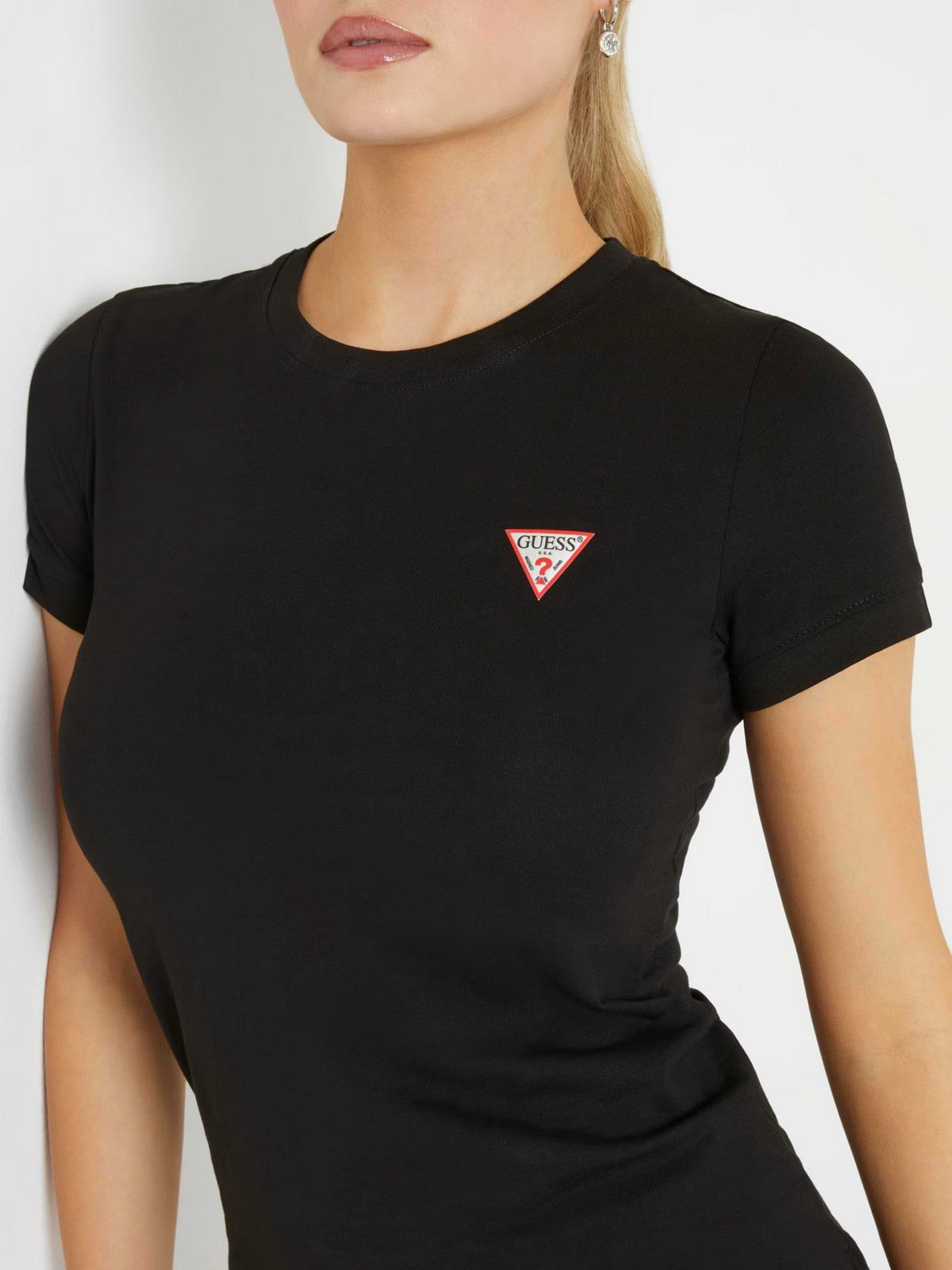 GUESS T-shirt Donna SS CN MINI TRIANGLE TEE W2YI44 J1314 JBLK Jet Black A996 gioboutiqueweb
