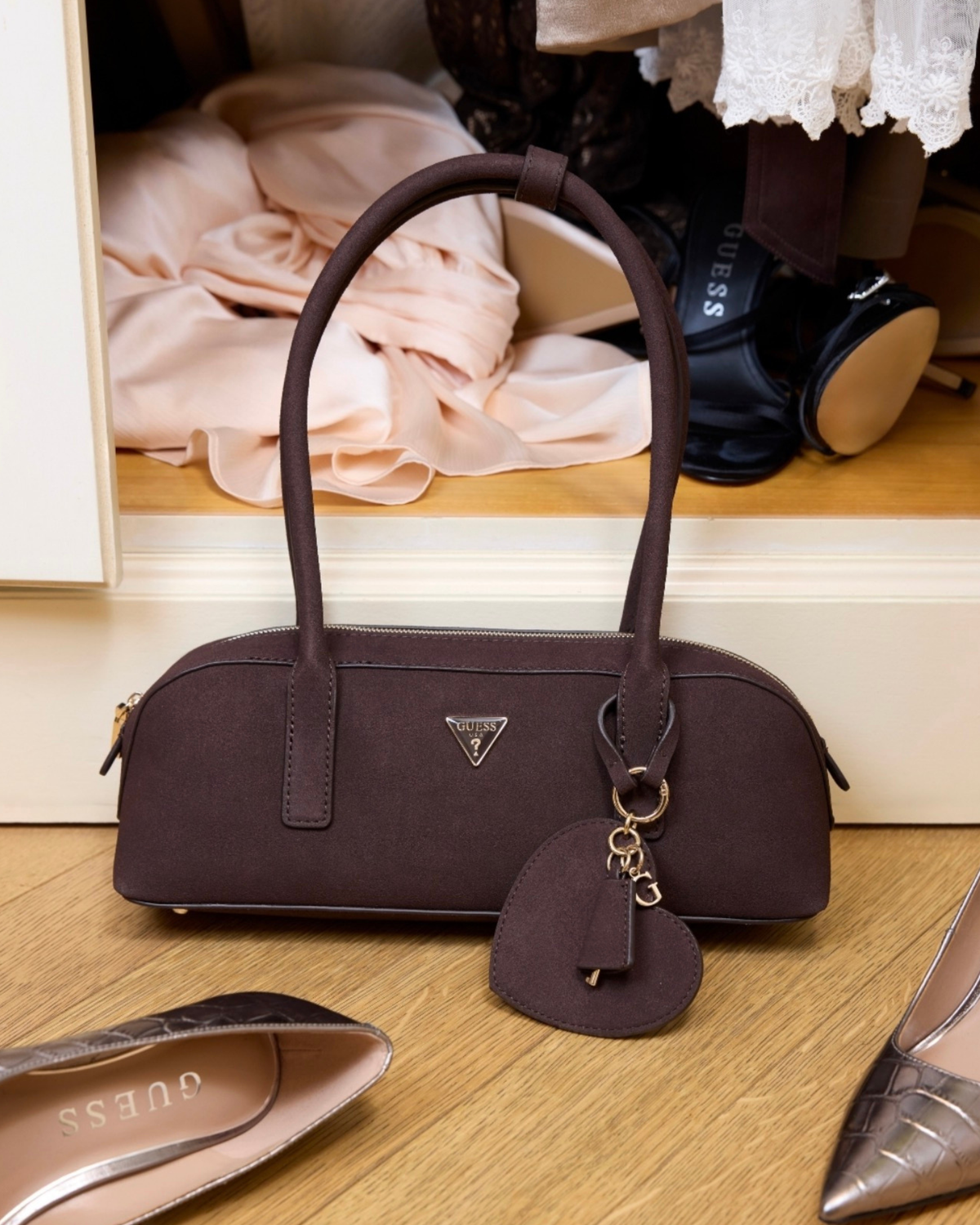Guess: il brand che unisce stile, glamour e tendenze senza tempo