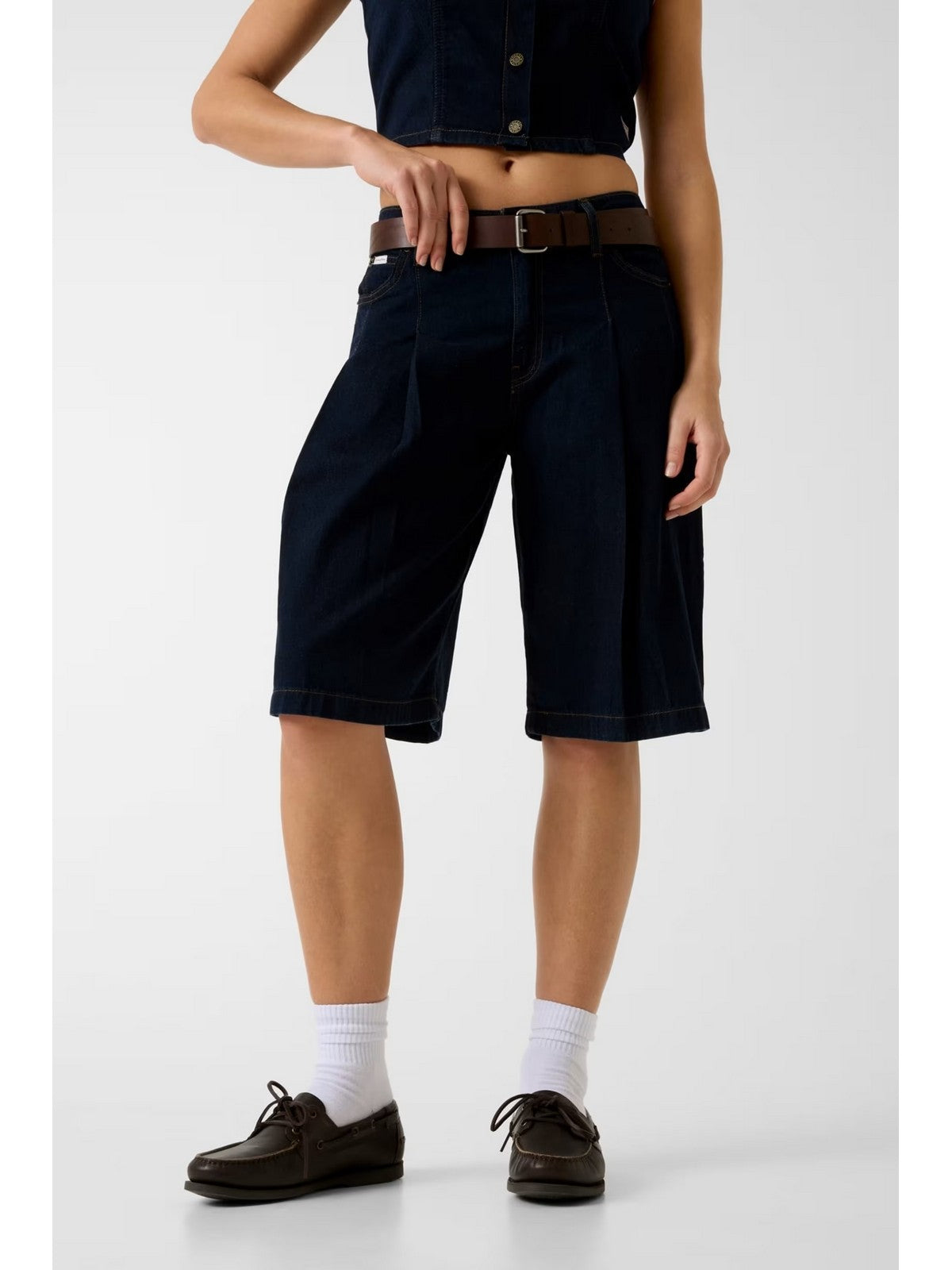 GUESS Pantaloncino Donna GJ CLASSIC PLEATED BERMUDA W6GDY5 D7971 GSMM GJ SUMMER VINTAGE DA gioboutiqueweb