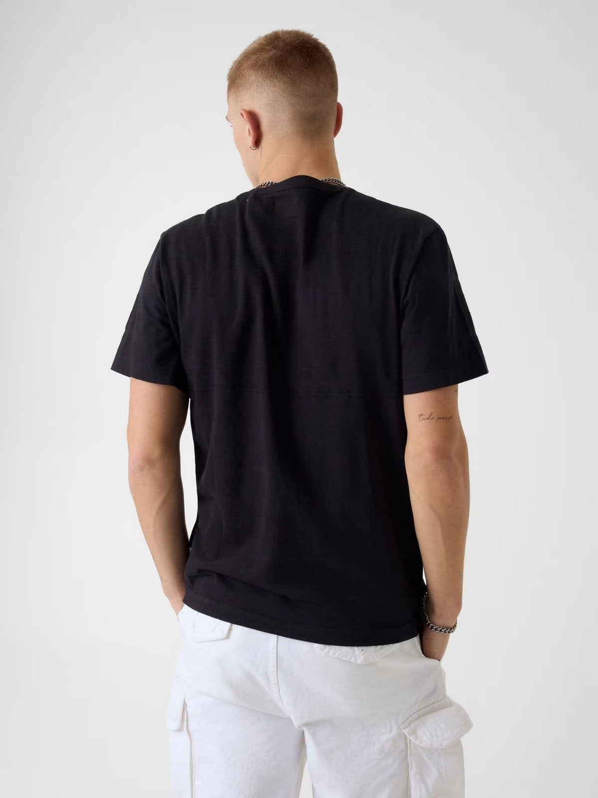 GUESS T-shirt Uomo GJ REG FIT JACQUARD STRIPE TEE M6GIZ3 KE942 JTMU JET BLACK MULTI gioboutiqueweb