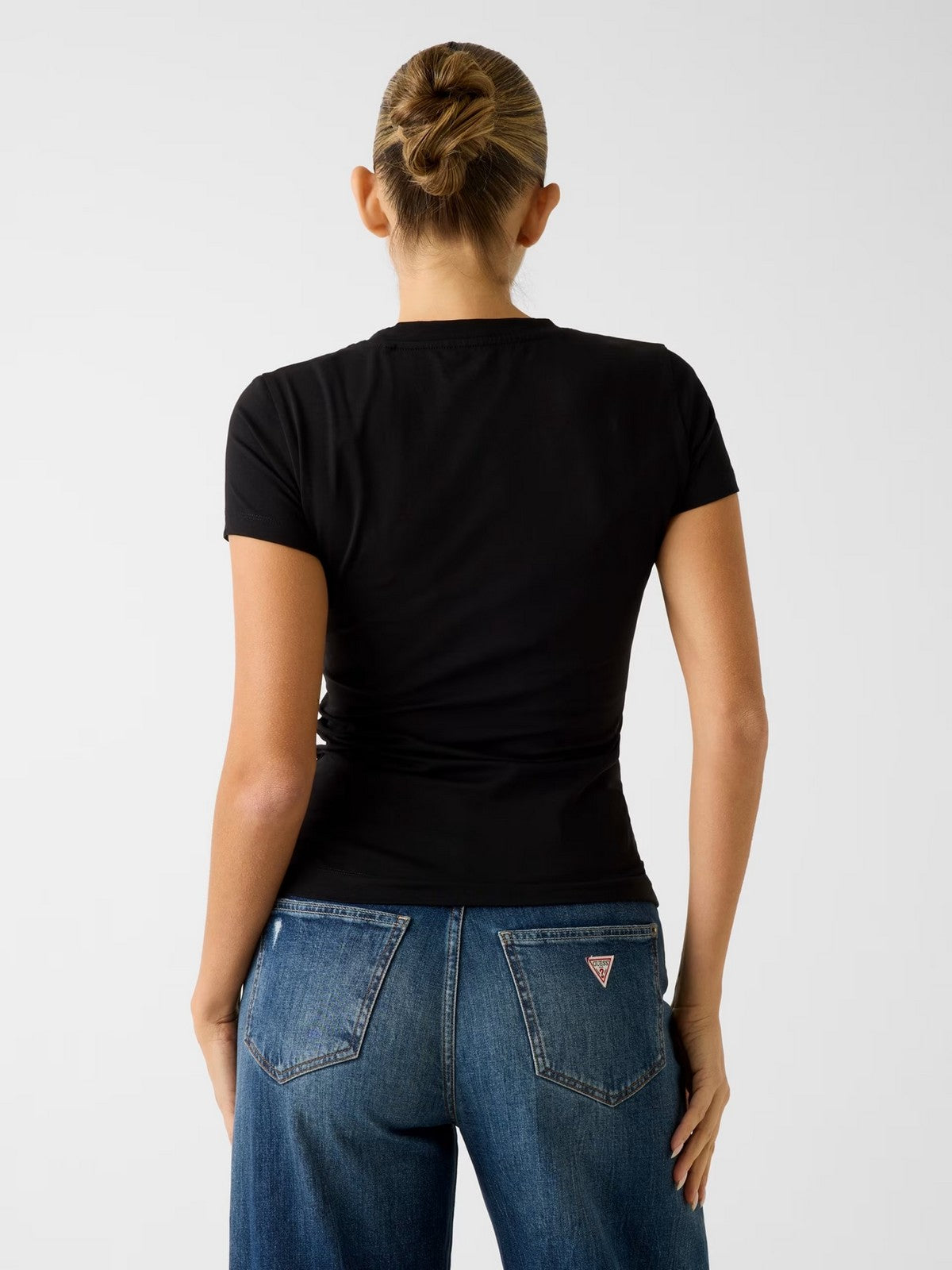 GUESS T-shirt Donna SS CN CAMELIA TRIANGLE TEE W6RI35 J1314 JBLK Jet Black A996 gioboutiqueweb
